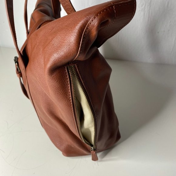 LL Bean Signature Tan Womens Leather Fold Over Shoulder Tote Work Computer Large - Picture 6 of 14